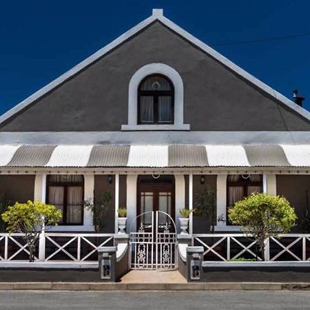 Lord Carnarvon Guesthouse Bagian luar foto